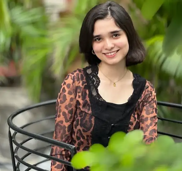 Meethika Dwivedi Biography Details