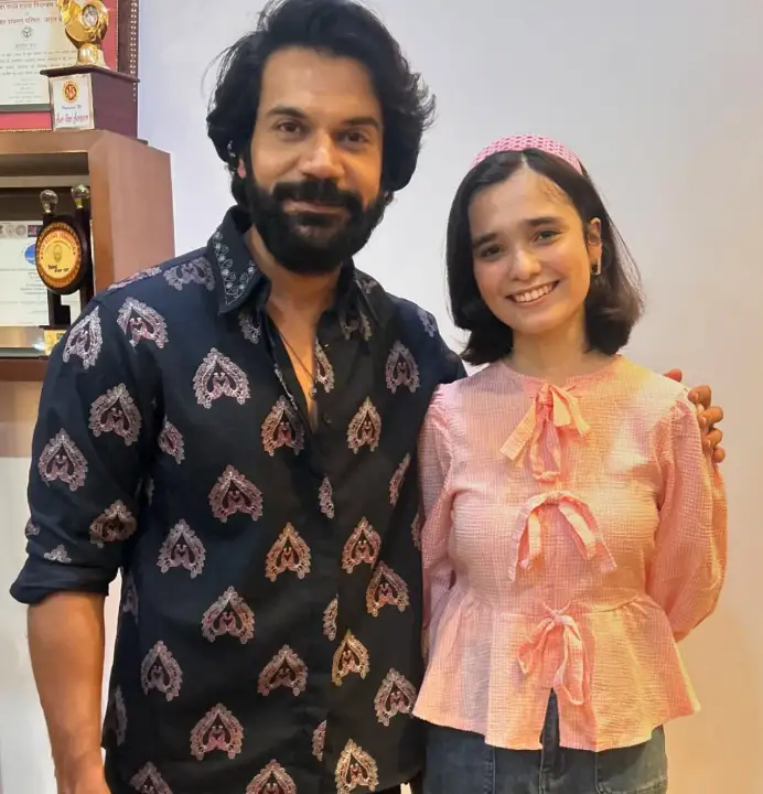 Meethika Dwivedi Photos