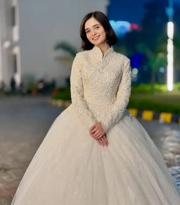 Meethika Dwivedi Photos