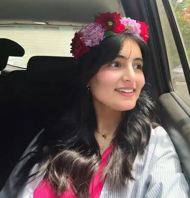 Srishti Dabas Photos