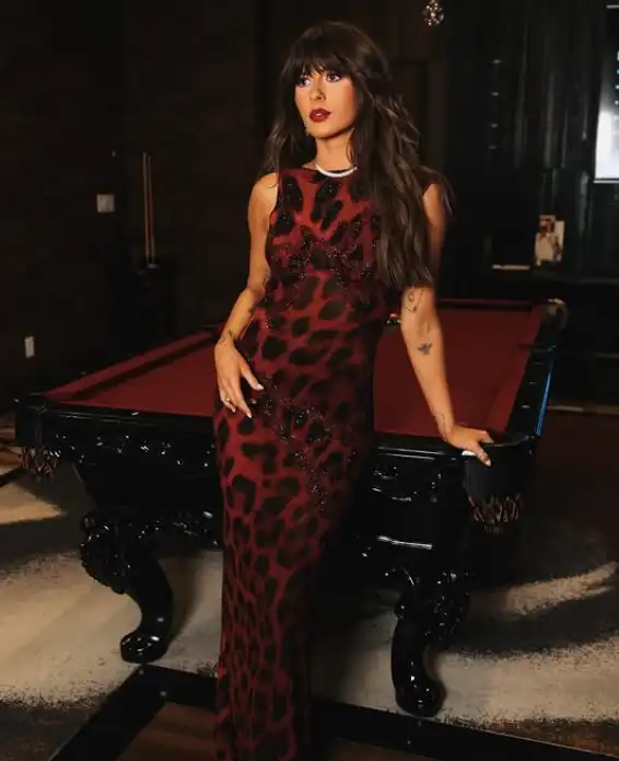 Ella Langley's Photos