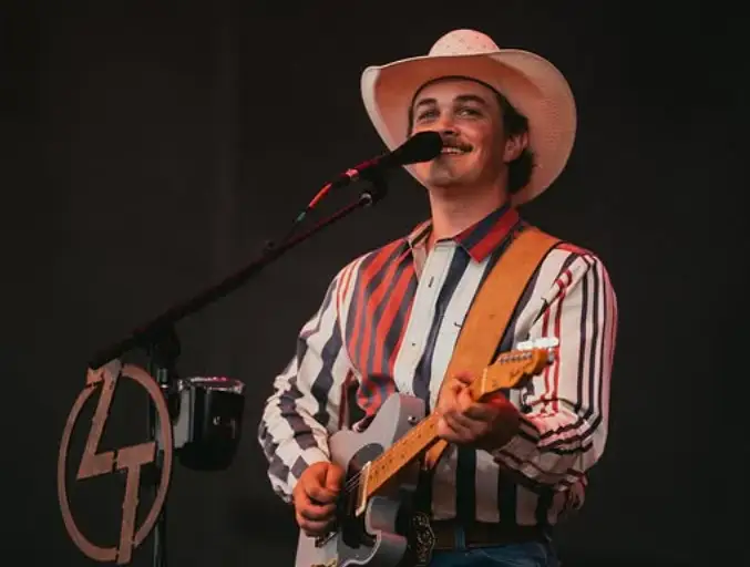 Zach Top Biography Details