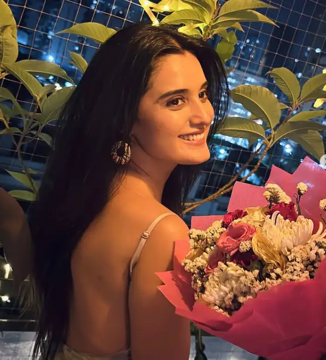 Ayushi Khurana Photos