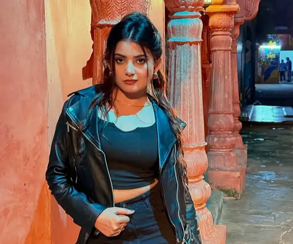 Monika Mishra Biography Details