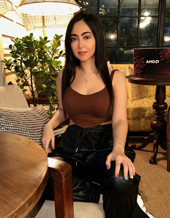 kaashvi hiranandani photos